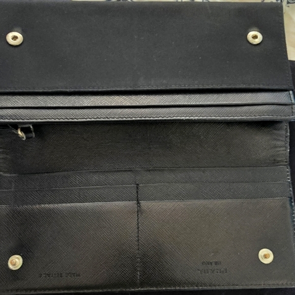 Prada Black Tri-Fold Wallet Tessuto Nylon out, Leather In! Exceptional condition - Picture 3 of 5
